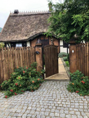 REETDACH FERIENHAUS IN GĄSKI MIT GEPFLEGTEM GARTEN, Gąski